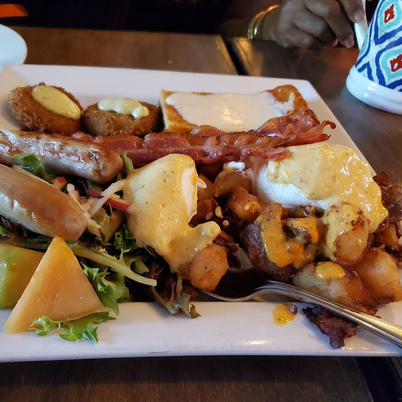 Chaise Café & Lounge