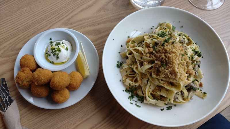 Con Amici Italian Bar and Kitchen photo 3
