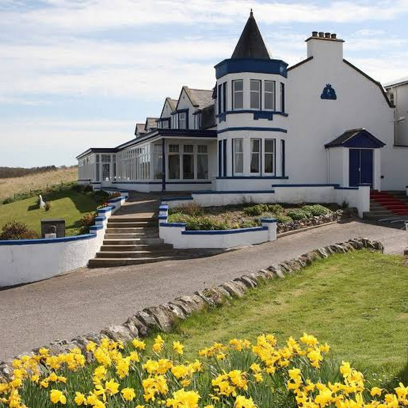 Cullen Bay Hotel