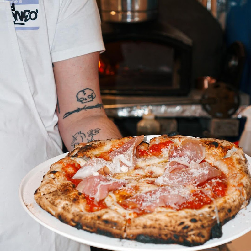 Estraneo Pizza