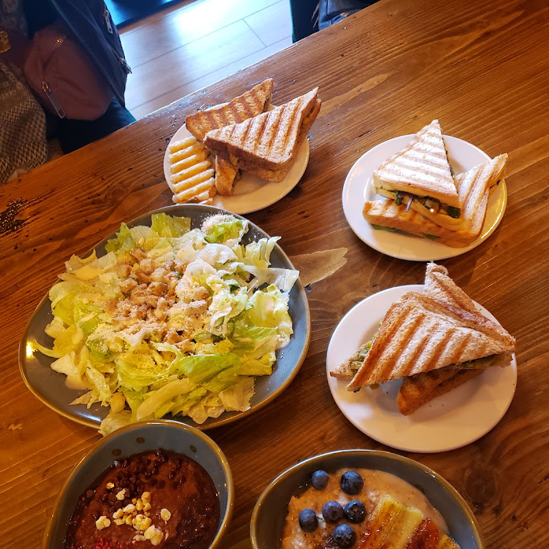 Frogmoon Café