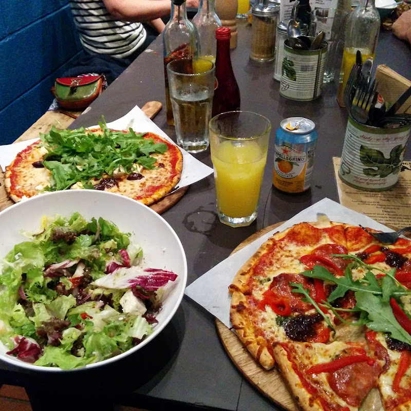 Hangin' Pizzeria photo 1
