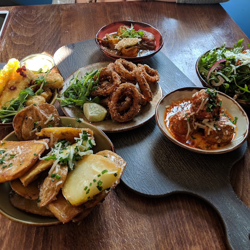Harvey's Bar/Kitchen