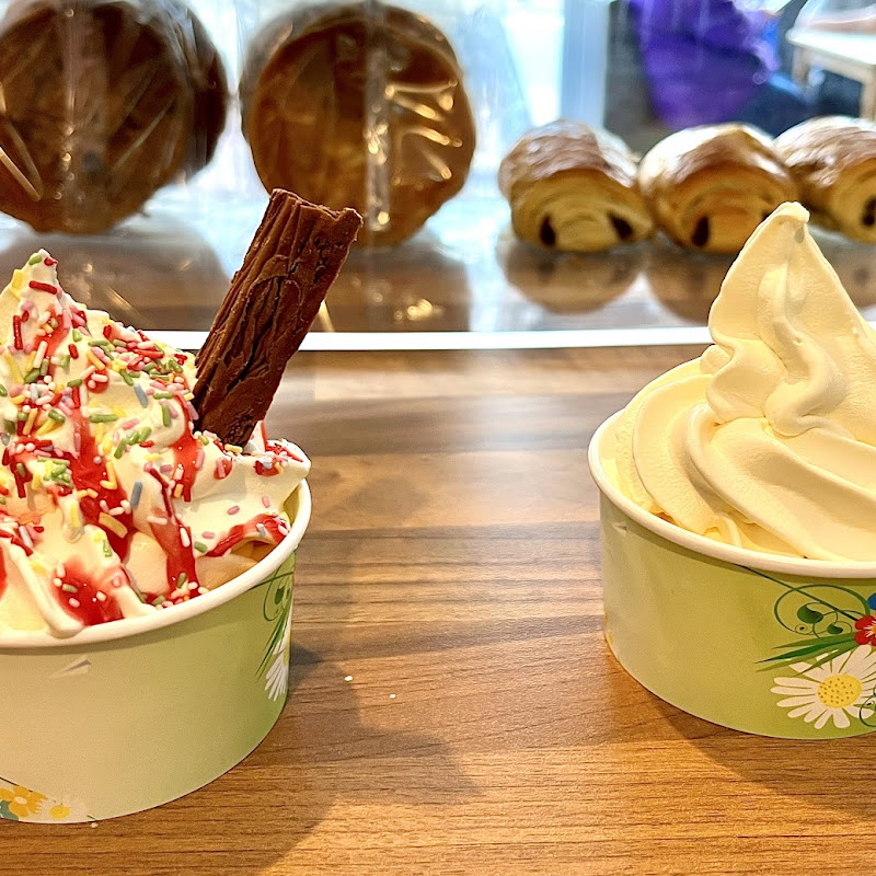 Hybrid Arts Cafe and Ice Cream Parlour photo 1