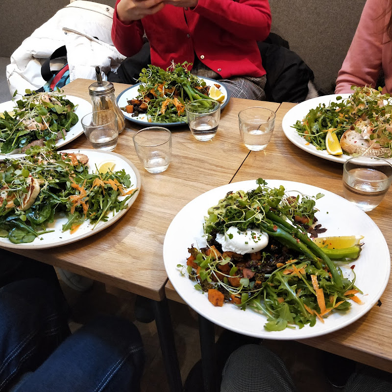 KIN Cafe & Restaurant