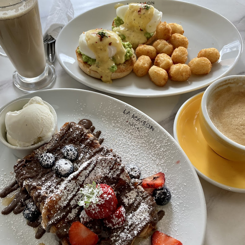La Maison Cafe I Breakfast I Brunch I Coffee I Mocktails I Desserts I French Toast I Live Football
