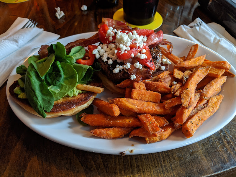 Lucky's Taproom & Eatery