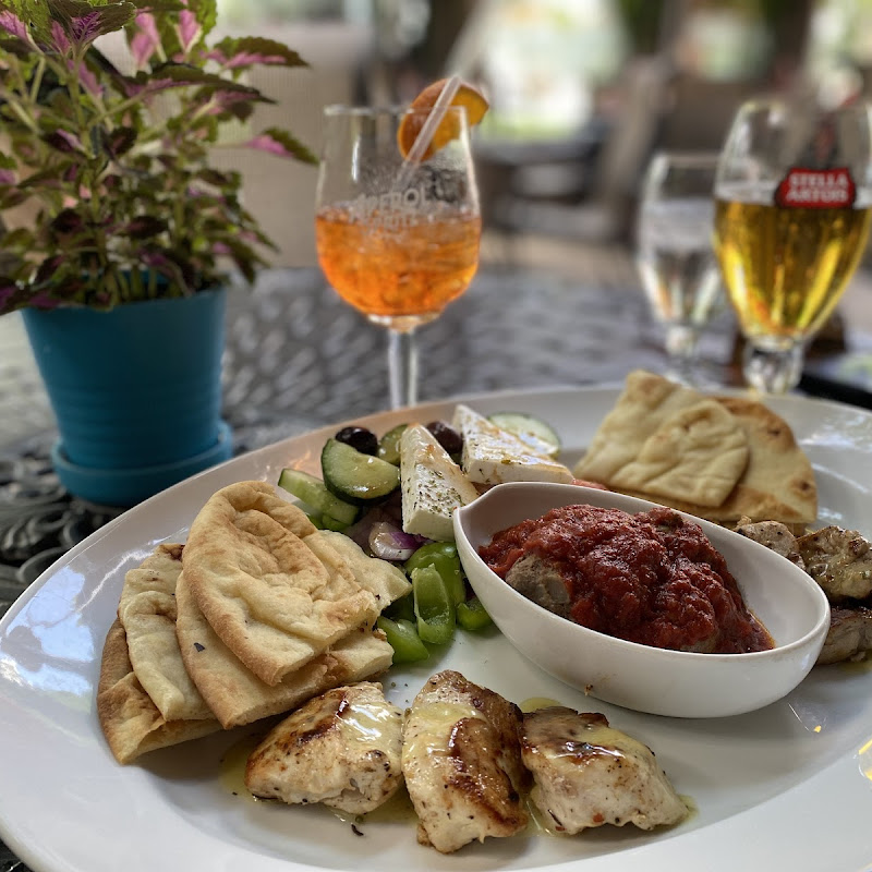 Mano's Restaurant & Lounge photo 2