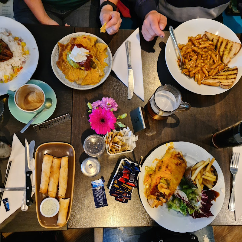 Mavi Kitchen & Bar