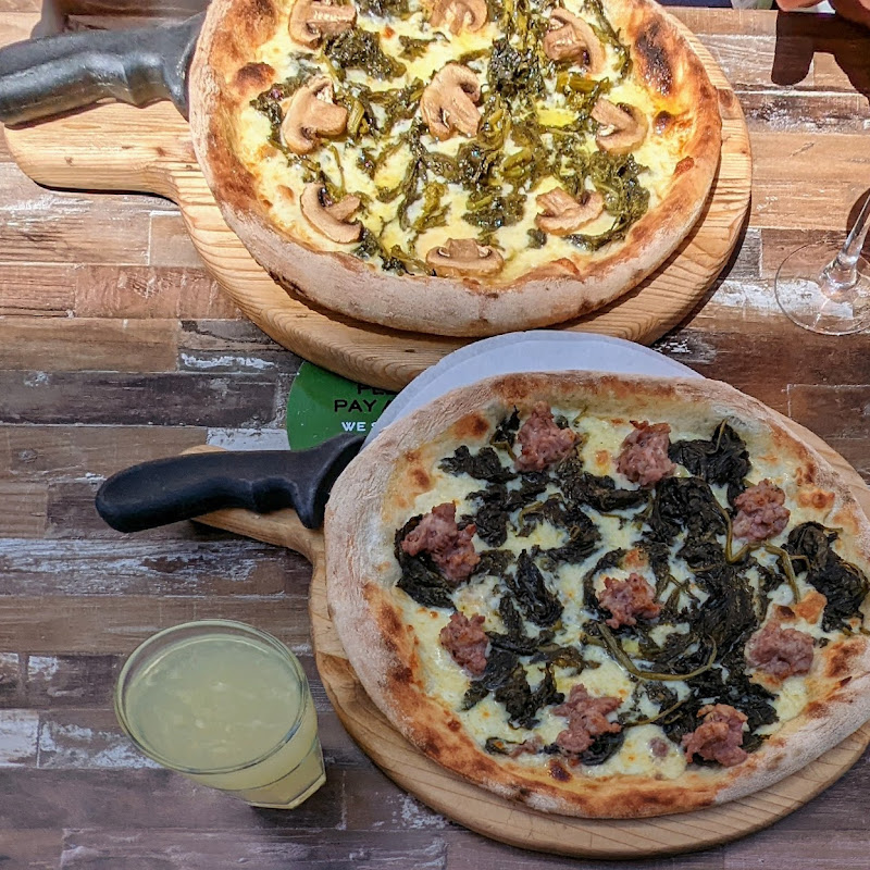 MONELLIS Sourdough Gourmet Pizza