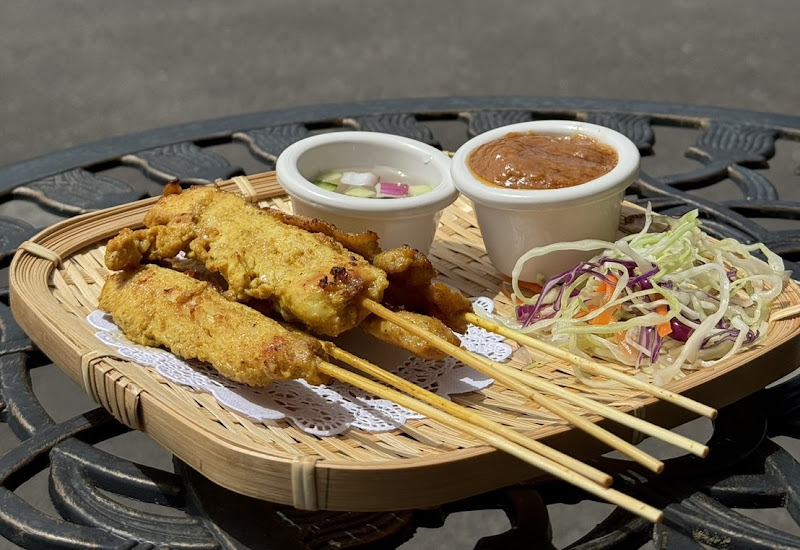 Rim nam thai cafe