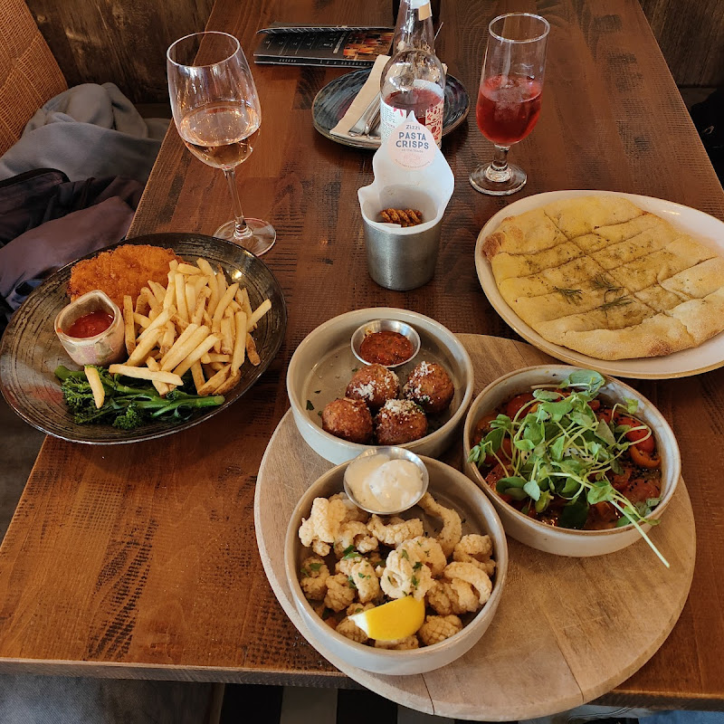 Royal Gurkha Nepalese and Indian Restaurant in Bedford photo 2