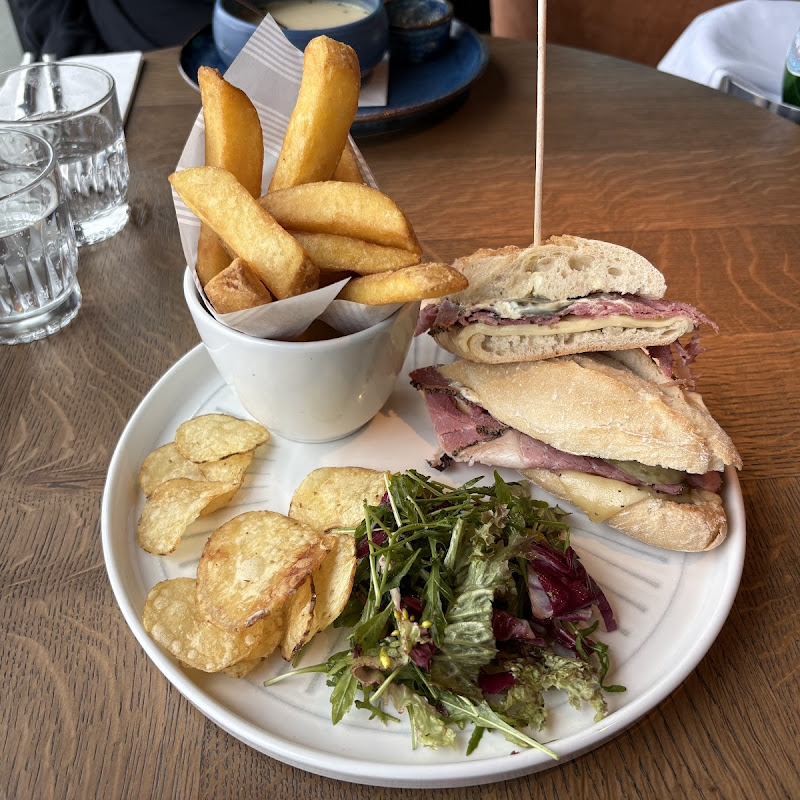 Scotts Bar & Restaurant