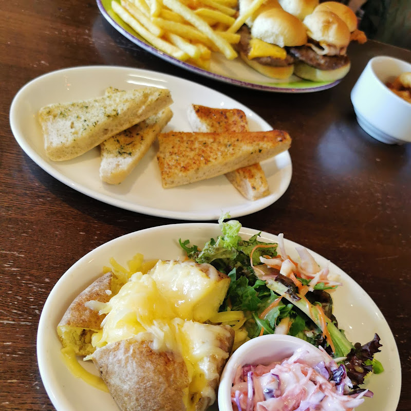 Scotts Bar & Restaurant photo 2