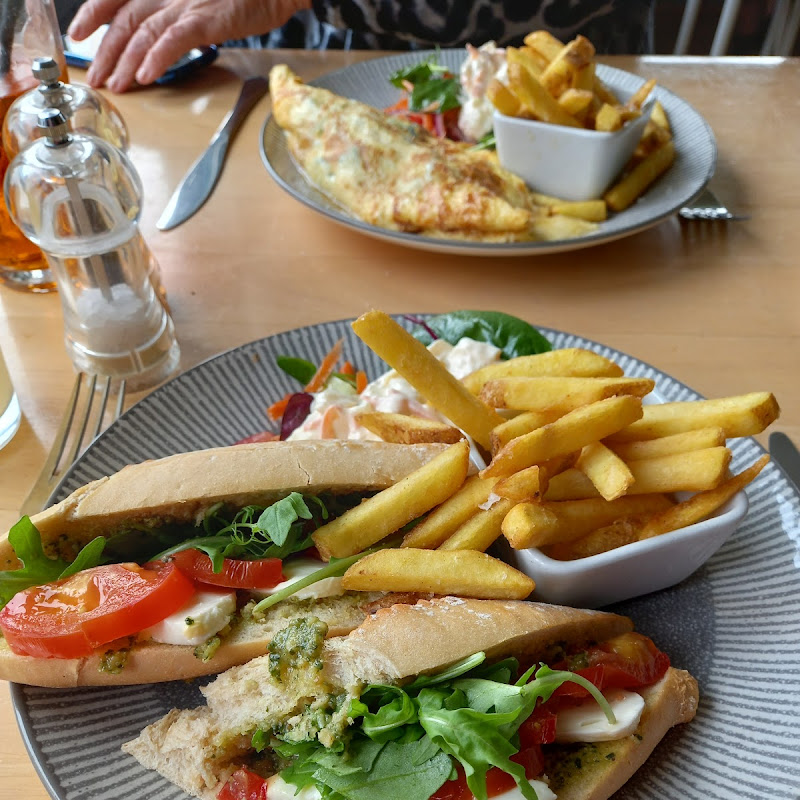 Sharkys Bar and Diner photo 2