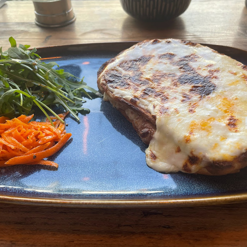 to^st (toast) cafe and deli