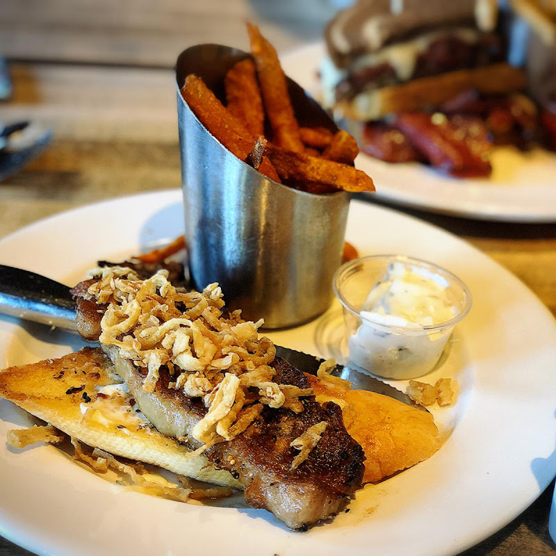 Trader’s Grill