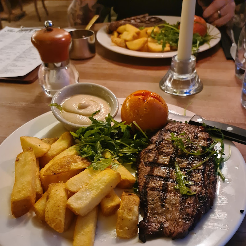 Wood and Iron | Game Day Restaurant and Bar