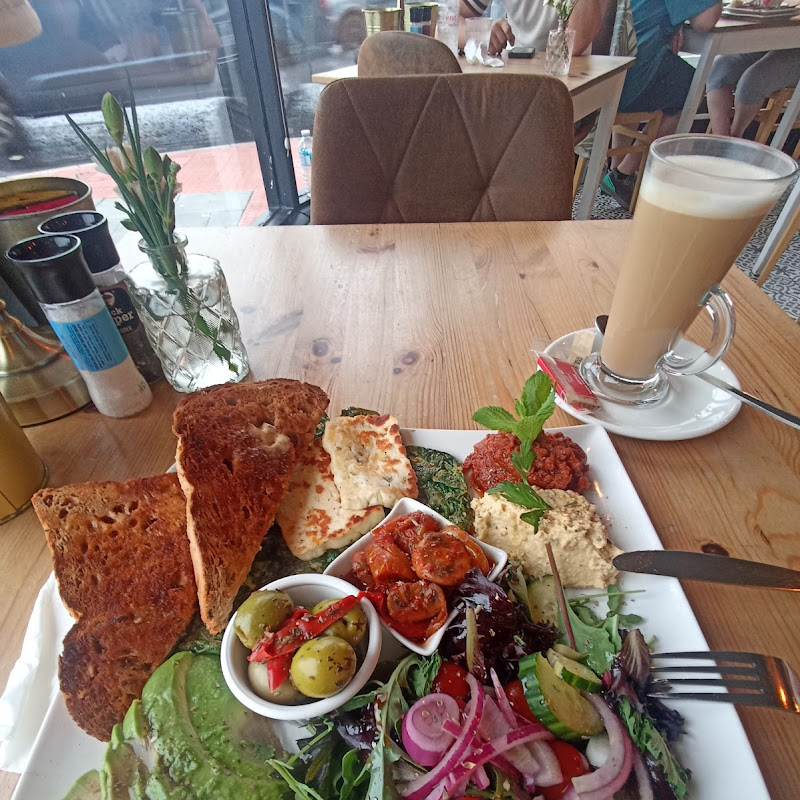 Yaaze Bistro Cafe & Meze Bar photo 1